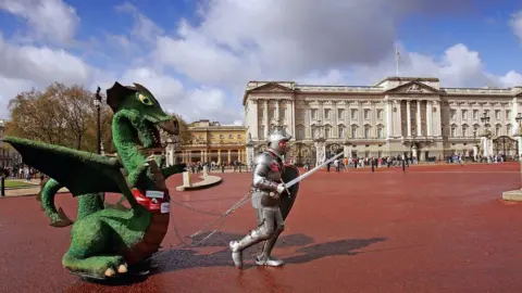 Getty Images A London Marathon runner dressed in a full suit of armour weighing 100 pounds and dragging a 10 foot dragon weighing 200 pounds in 2006