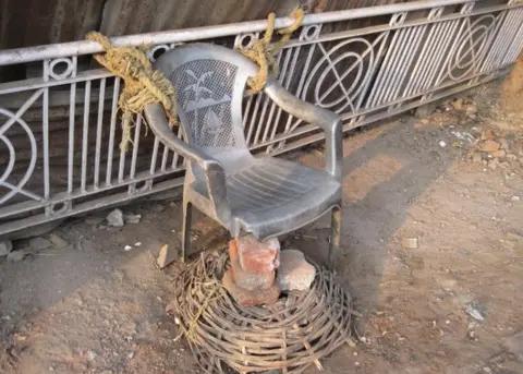Gayathri Selvam A broken hair held up with stones.