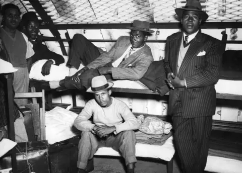 Topfoto underground bunk beds with Windrush passengers