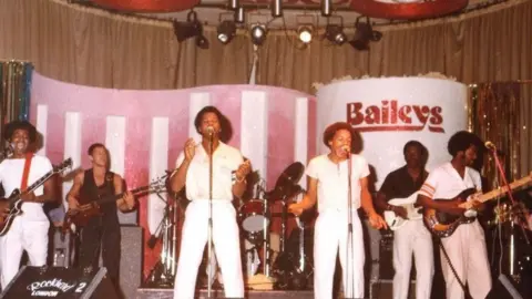 Ian Richards/Phil Mortimer The Real Thing at Baileys