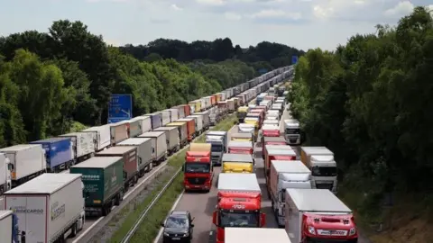 PA Lorries on the M20