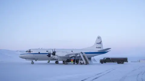 NASA IceBridge plane