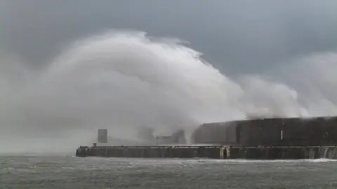 Jasperimage waves at Buckie