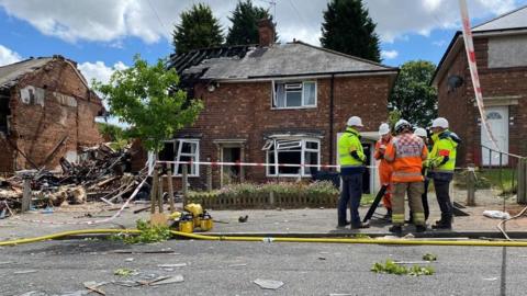 Birmingham gas explosion: Leaking gas pipe identified - BBC News