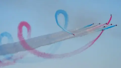 Mark de' Boer Lloyd Mark de' Boer Lloyd captured the Red Arrows in action at the Wales Air Show