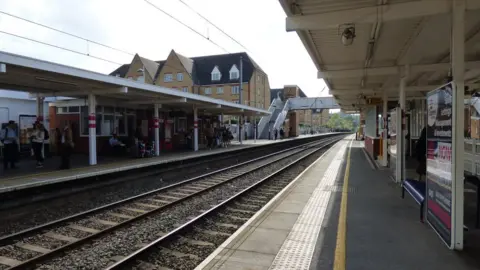 Dr Neil Clifton/Geograph Elstree & Borehamwood station