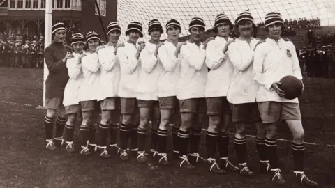 National Football Museum Dick, Kerr Ladies in 1920