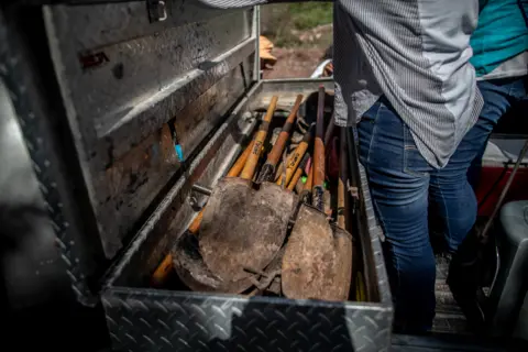 ALEJANDRO CEGARRA Shovels used by the woman in their searches