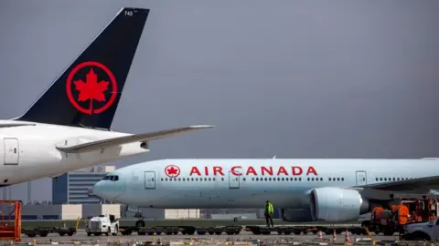 Reuters Air Canada planes