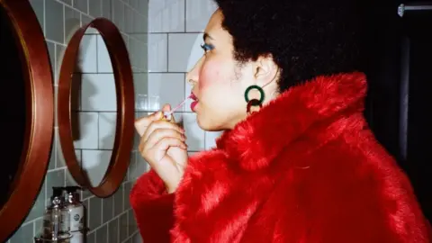 Samantha Jagger Woman in bathroom