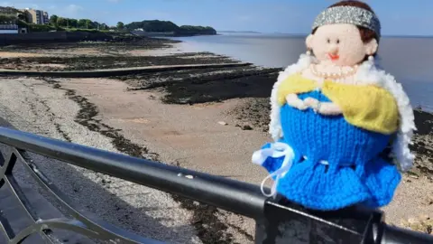 Grainne Stables A knitted queen