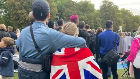 Couple in Windsor ahead of Queen's coffin arriving