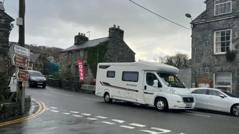 Traffic in the centre of Llanbedr