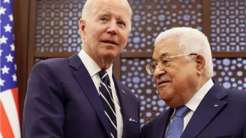 Reuters Joe Biden (left) and Mahmoud Abbas (15/07/22)