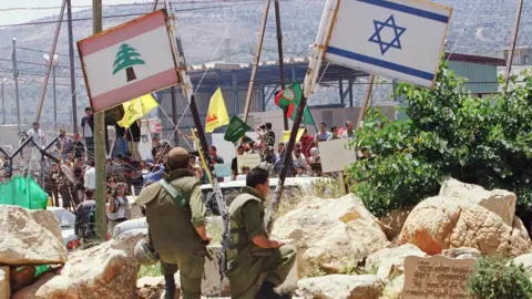 Getty Images Israeli forces withdraw from southern Lebanon (25 May 2000)