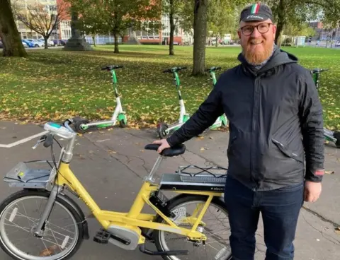 Family photo Nick Hubble with a bike