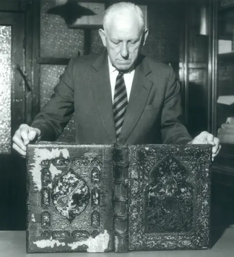 Shepherds, Sangorski & Sutcliffe Stanley Bray holding the damaged second Omar in 1975