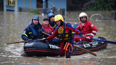 Europe Flooding: Five Dead As Waters Rise In Germany And France - BBC News