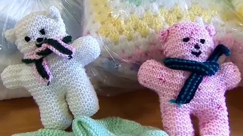 Knitted teddies