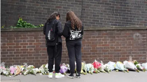 PA Media girls laying flowers