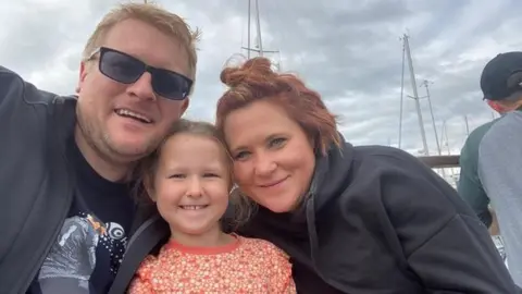 Family handout John, Ros and Maggie