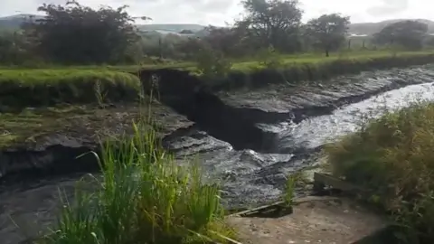 Canal and River Trust NW Breach in Leeds and Liverpool canal