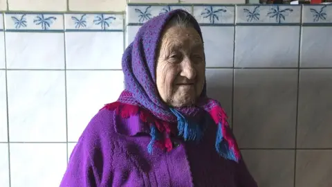 Lee Durant / BBC Image shows old woman wearing shawl