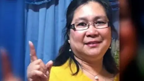 Family hand out Estrella Catalan