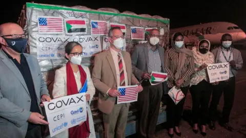 Getty Images Sudanese officials receive Covid-19 vaccines