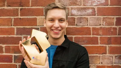 Official Charts Company/PA George Ezra