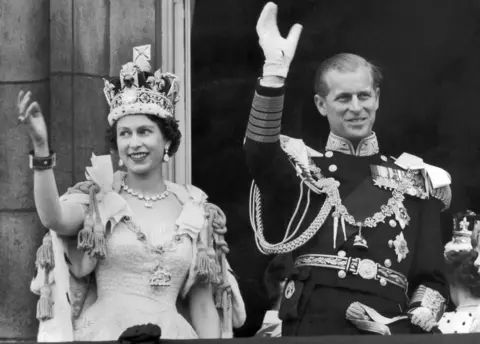 Getty Images The Queen and the Duke of EDINBURGH wave from the famous balcony at Buckingham Palace to the vast crowds massed outside the Palace on June 2 1953