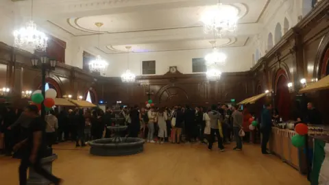 @ATYWhite Customers queue for pizza