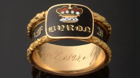 Tennants Lord Byron memorial ring