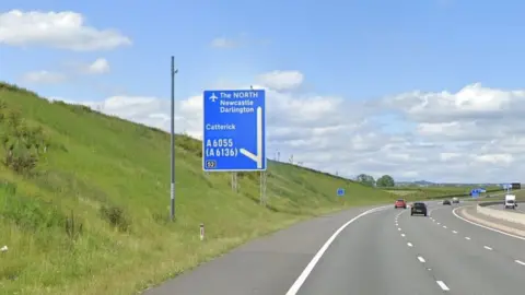 Google Junction 52 sign on A1(M)