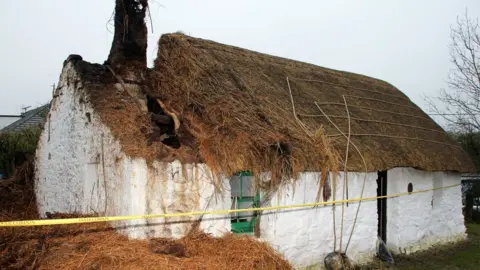 Bill Meadows Cruck cottage fire