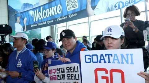 Getty Images Fans of Shohei Ohtani of the Los Angeles Dodgers wait for his arrival ahead of the MLB Seoul Series at Incheon International Airport on March 15, 2024 in Incheon, South Korea.