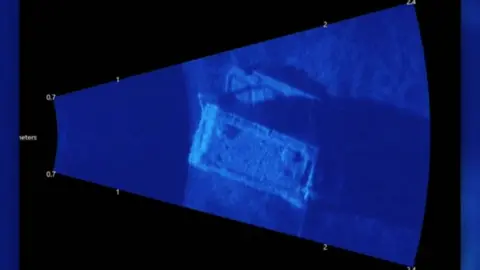 Lincolnshire Police Sonar image of a crate