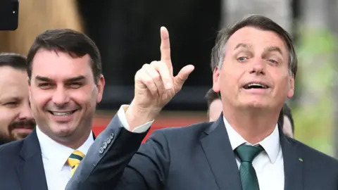AFP Flávio and Jair Bolsonaro