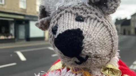 Tom Percival/BBC A knitted bear