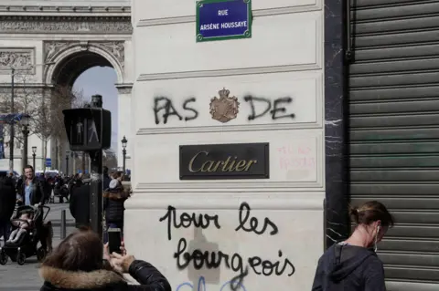 AFP Graffiti in Paris, 17 Mar 19