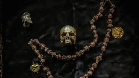 RJA Photography The skull and other pieces