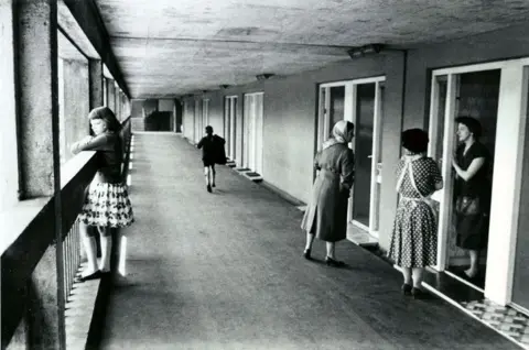 Roger Mayne Archive/Mary Evans Picture Library Roger Mayne, Park Hill Estate, Sheffield, 1961