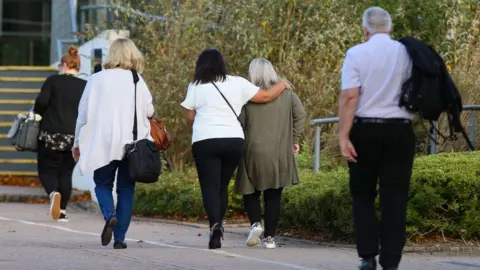 Terry-Harris.com Staff arriving at Thomas Cook HQ