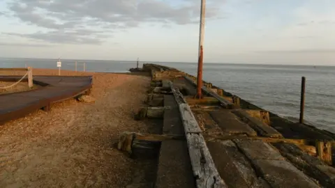 Geograph/Marathon Landguard Fort