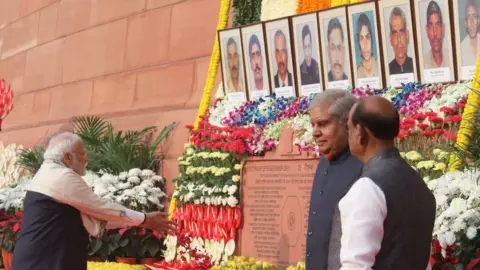 Getty Images Indian Prime Minister Narendra Modi pays floral tribute to the martyrs who lost their lives in the 2001 terror attack on Parliament House (Samvidhan Sadan).