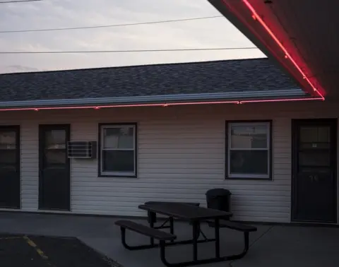 Martin Eberlen A neon edged building