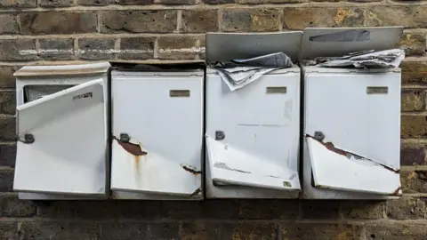 LDRS Overflowing mail boxes