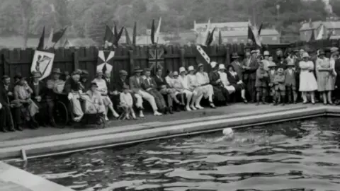 Wivey Pool Opening of the swimming pool in August 1927