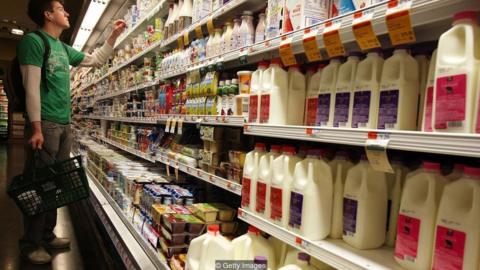 Mengurangi makan bisa jadi rahasia umur panjang dan sehat - BBC News