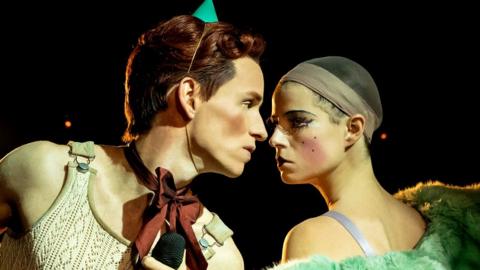 Cabaret: Critics make song and dance over Eddie Redmayne musical - BBC News